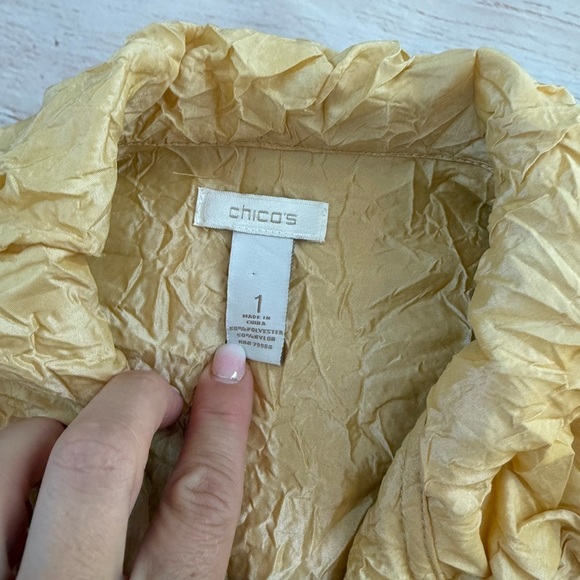 CHICO'S Woman’s Size 1 Golden  Polyester/Nylon Crinkle Button Up Jacket EUC 8 - Picture 3 of 8
